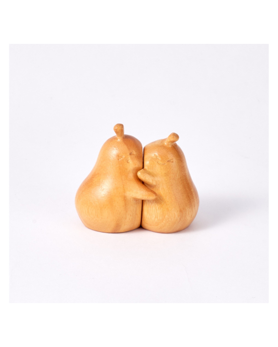 Mokuomo Peo carved wooden hugging pears full of love