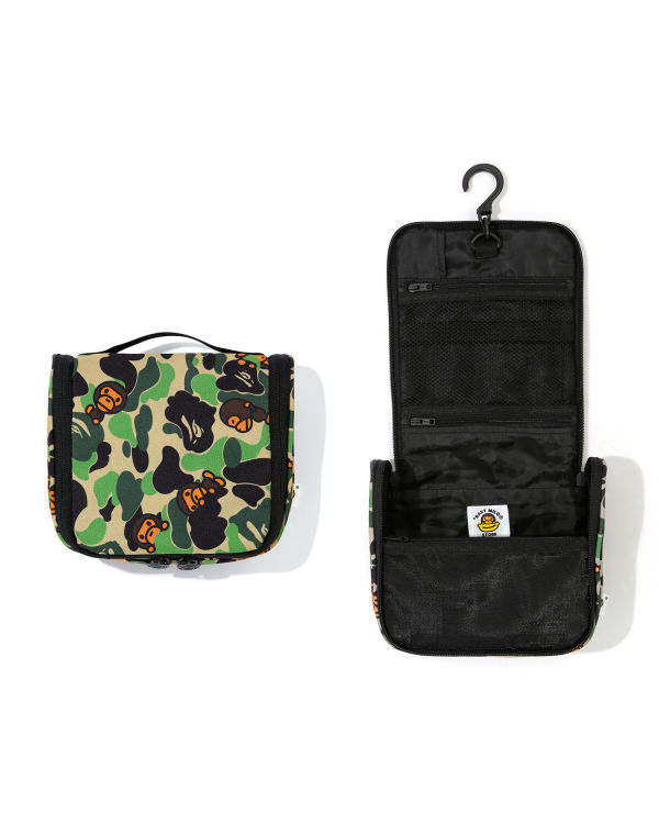 Hanging travel case