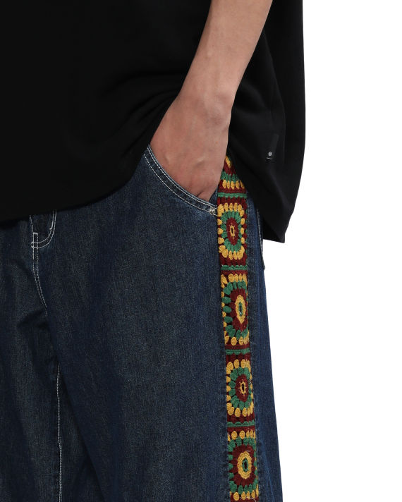 Side crochet denim jeans image number 4