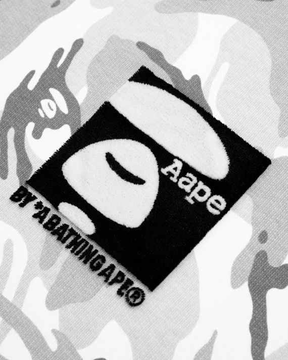 Logo camo hoodie image number 2