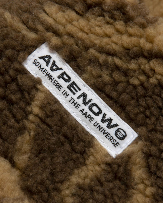 Moonface patch camo fleece jacket image number 2