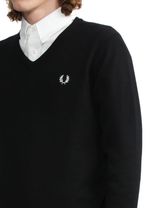 Classic V-neck knit jumper image number 4