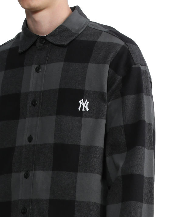 X MLB New York Yankees logo plaid shirt image number 4