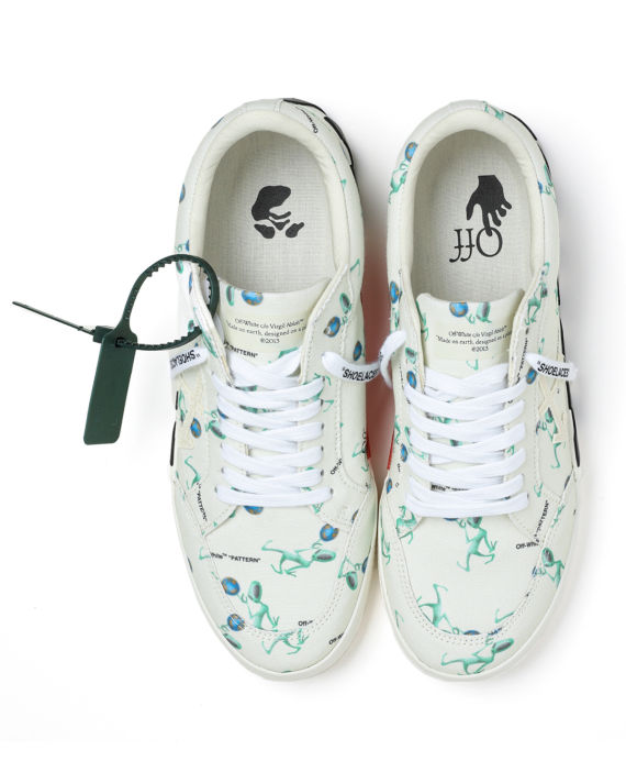 Low vulcanized alien canvas sneakers image number 6