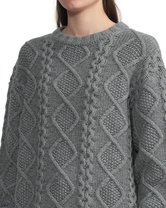 Relaxed cable knit sweater image number 4