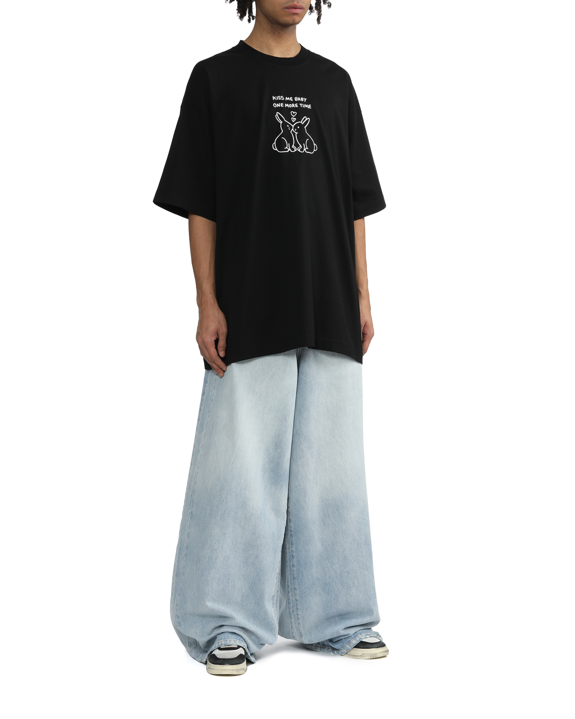 人気★関税込【VETEMENTS】Kissing BunniesTシャツ Buy VETEMENTS men white kissing bunnies printed t-shirt for